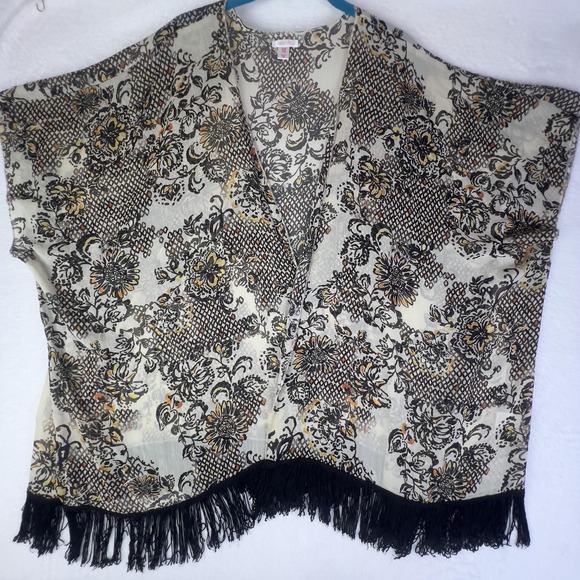 Xhilaration Tops - Xhilaration Kimono Blouse Juniors S/M White Floral Sheer Fringe Lightweight